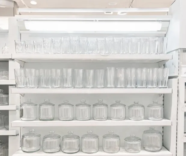 Retail glassware shelf